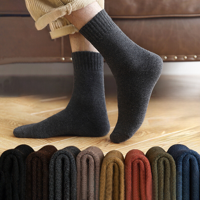 Wholesale thickened men's autumn and winter black thermal towel-soled mid-calf socks with fluff and looped socks for men